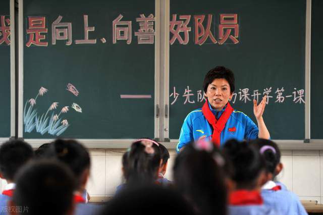 而实际上，西汉姆联上轮之所以惨败，其实有个隐蔽的原因，就是球队上下包括主教练莫耶斯在内，都生病了。